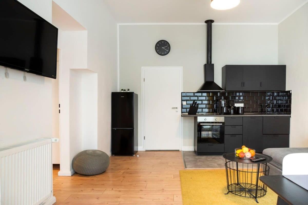 Kudamm Plus Ac Plus Selfcheckin Plus Free Street Parking Berlin Exterior photo